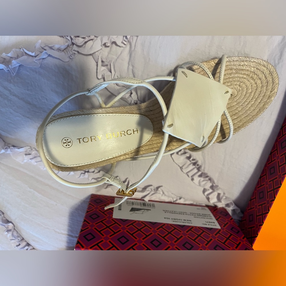Tory Burch Diamond Patch Espadrille 90mm Wedge
Color:
New Ivory
Size:
10
New.